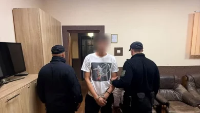 У пункті пропуску «Краківець» затримали 20-річного чоловіка, якого розшукували за крадіжку та кіберзлочини