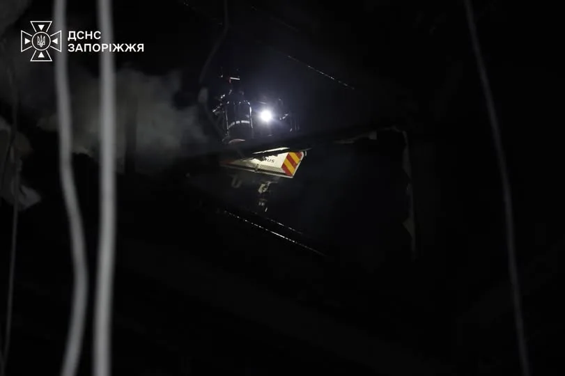 У Запоріжжі рятувальники загасили пожежі після нічної атаки БпЛА РФ