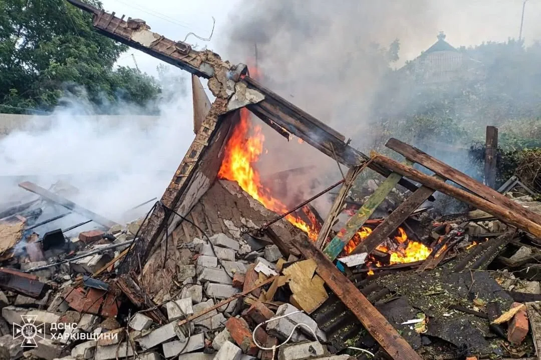 Російські БпЛА вдарили по житловому будинку в Золочеві на Харківщині