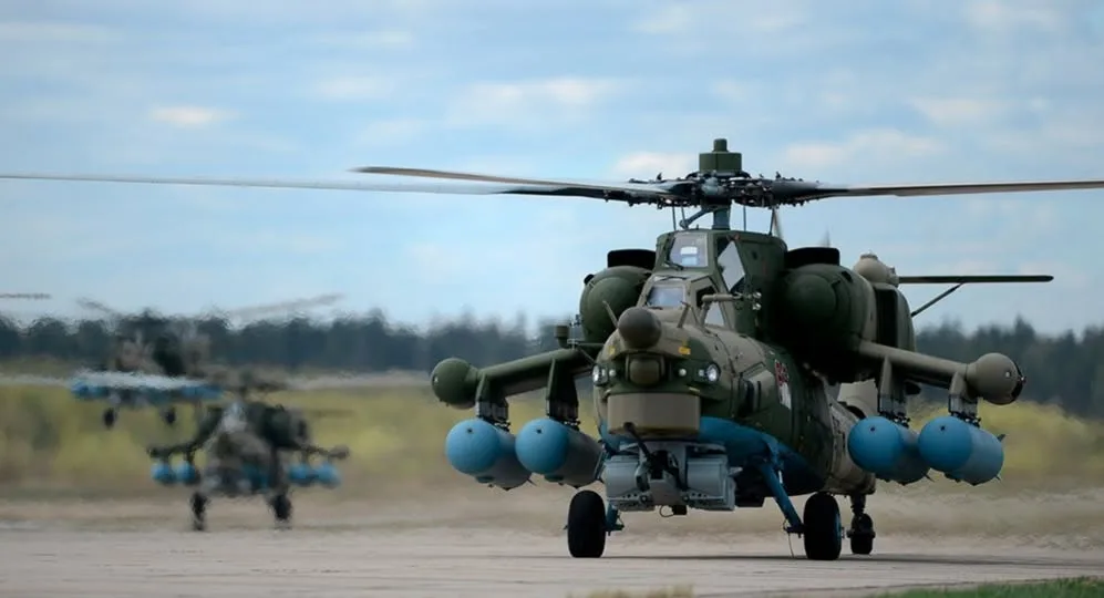 РФ вперше показала ракети S8000 «Бандероль» і «Дань-Т» на гелікоптерах Мі-28