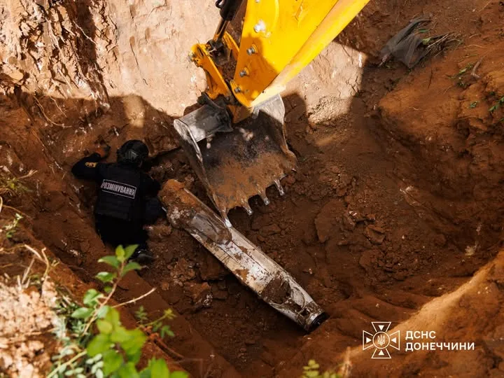 У Краматорську сапери ДСНС знищили нездетоновану авіабомбу РФ біля багатоповерхівки