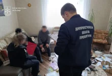 У Дніпрі батьків-вихователів обвинувачують у катуванні шістьох дітей