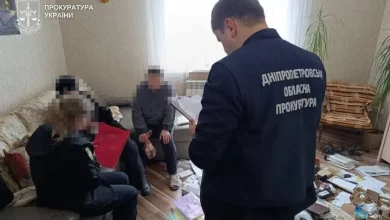 У Дніпрі батьків-вихователів обвинувачують у катуванні шістьох дітей
