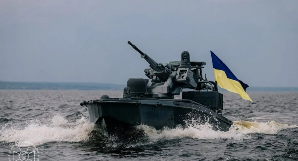 США випробували систему дозаправлення безекіпажних катерів на ходу в морі