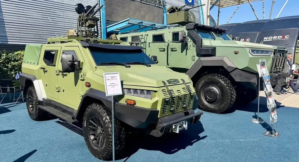 «Українська бронетехніка» представила нові бронеавтомобілі «Сайгак-1» та «Варта-3»