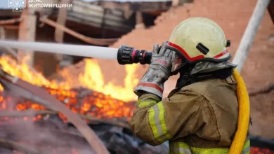 Російські війська вдарили по Житомирщині: пожежа на підприємстві в Коростенському районі
