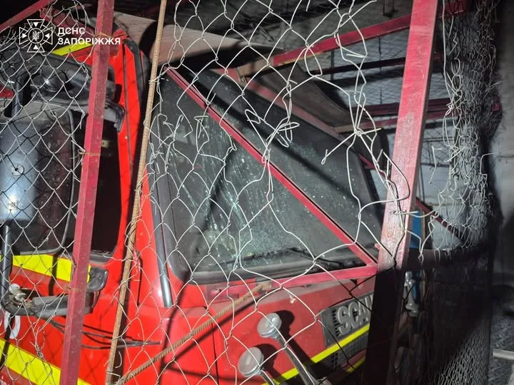 Нічна авіаударна атака РФ по Запорізькій області пошкодила пожежно-рятувальний підрозділ