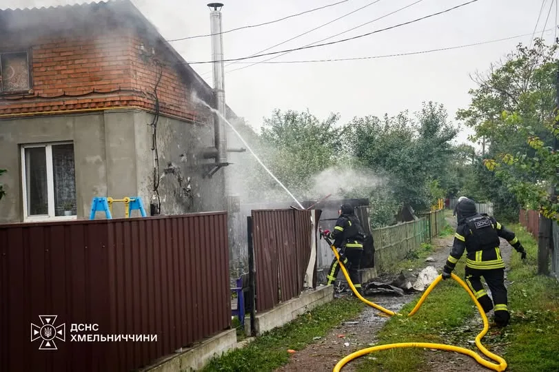 Російська атака БпЛА спричинила пожежі в Хмельницькому