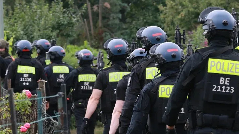 У Німеччині закрили справу проти поліцейських, які застрелили нападника на берлінському CSD
