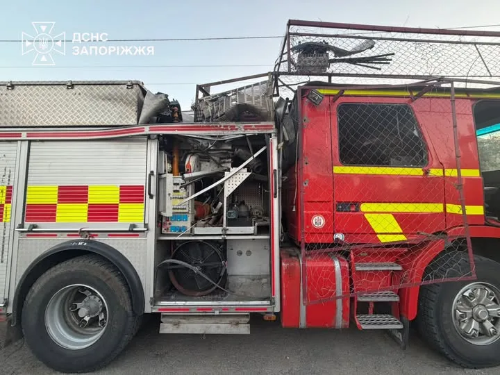 У передмісті Запоріжжя дрон РФ вдарив по пожежно-рятувальному авто, поранено чотирьох