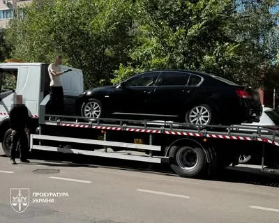 Трьом киянам повідомлено про підозру у шахрайстві з «лікуванням» та страховими виплатами