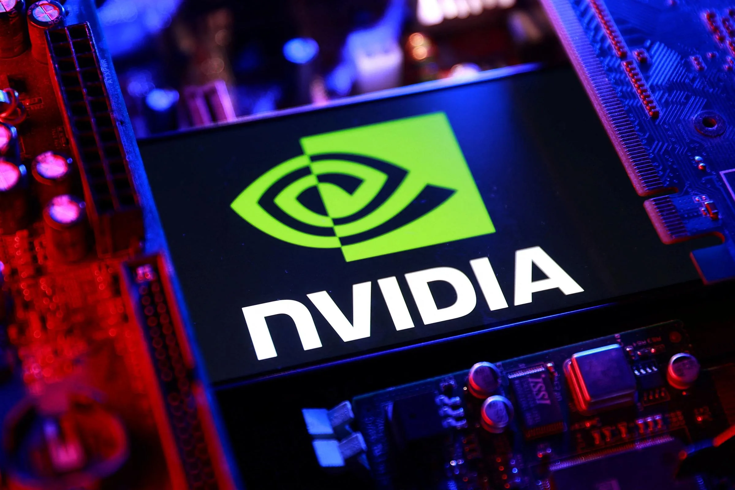 NVIDIA обмежує використання моделей OpenAI та Anthropic через захист даних