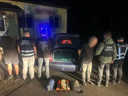 На Закарпатті затримали таксиста з Волині, який за 3200 євро планував переправити чоловіка до Румунії