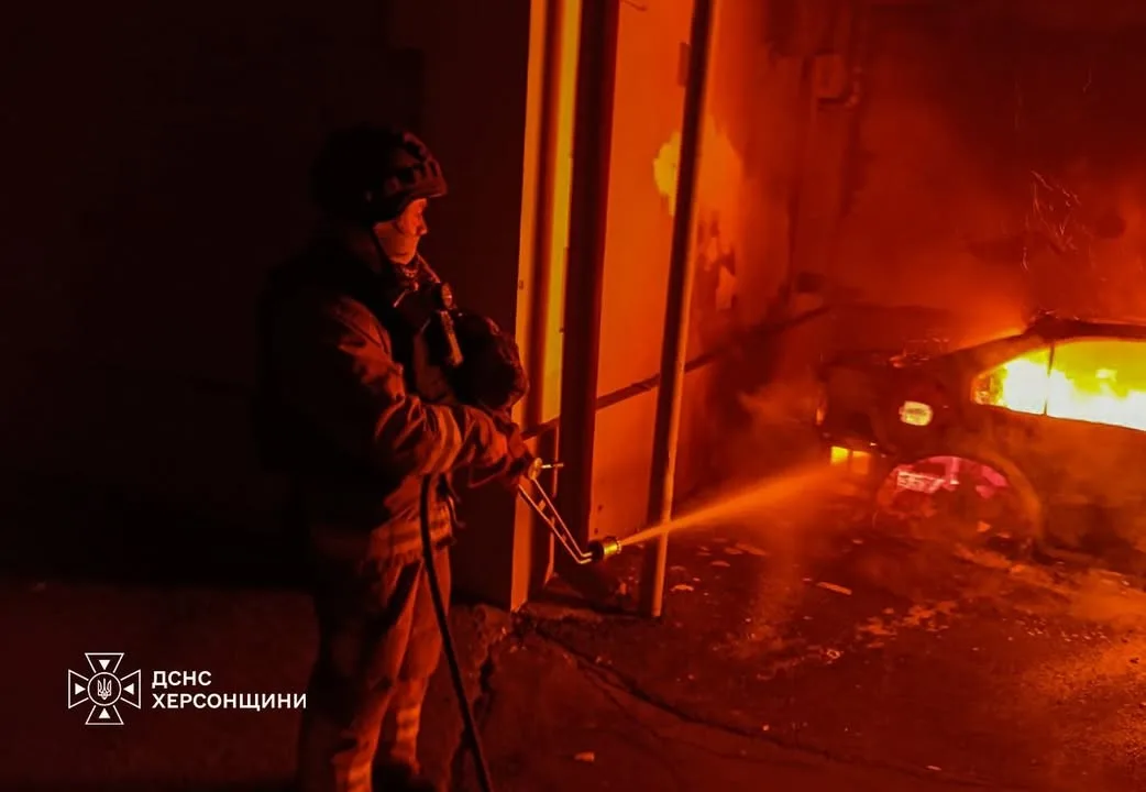 У Херсоні рятувальники ліквідували пожежу після удару російського FPV-дрона
