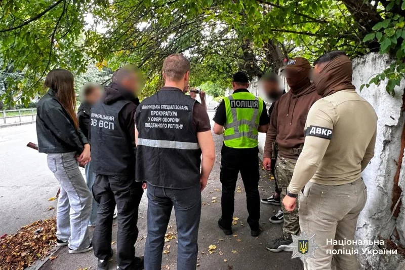 У Вінниці затримали двох підозрюваних у зловживанні впливом за 6 тис.