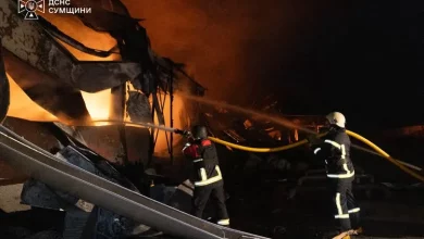 У Сумах рятувальники загасили масштабну пожежу після російських ударів