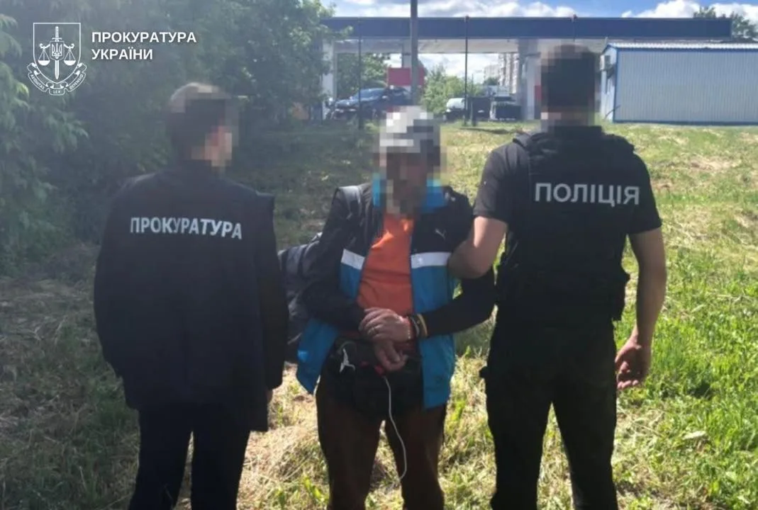 На Хмельниччині 50-річному чоловіку повідомили про нові підозри у злочинах проти статевої недоторканості дітей