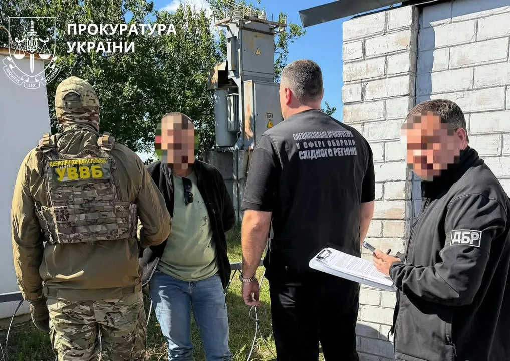 Військовослужбовця ДПСУ підозрюють в організації незаконного виїзду за 15 тисяч доларів