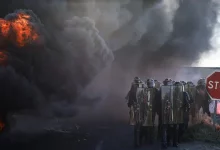 У Франції рибалки підпалили барикади через зростання цін на пальне