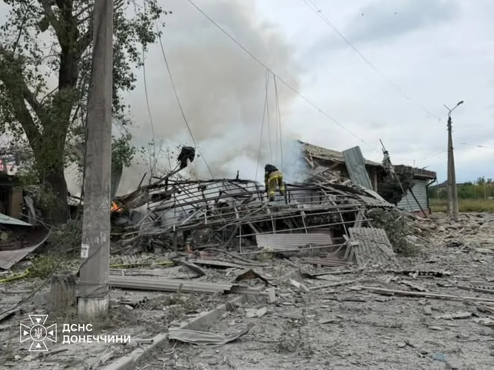 У Слов’янську поранено двох людей через обстріл, у Петрівці Першій дрон влучив у будинок