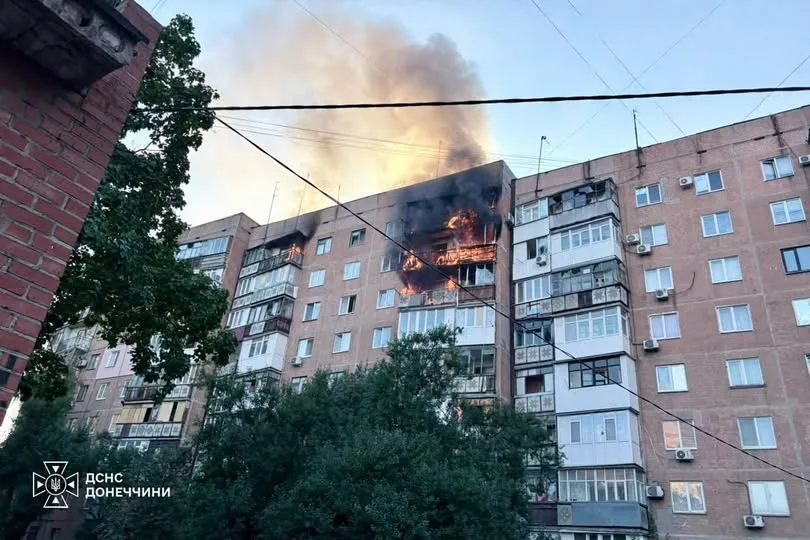 У Краматорську рятувальники гасили масштабні пожежі після атаки російських дронів