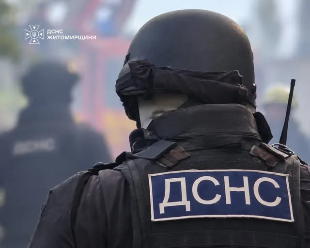 На Житомирщині рятувальники ліквідували пожежі після російських обстрілів