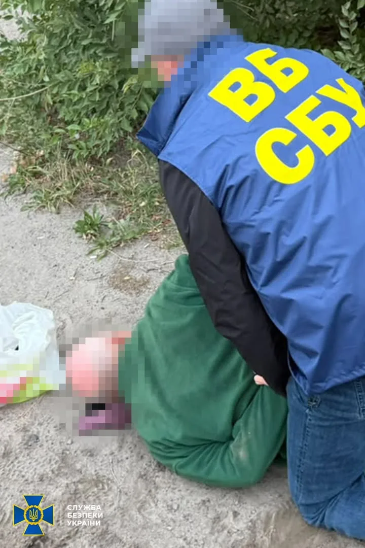 СБУ затримала агента ГРУ РФ, який влаштовувався на заводи у Дніпрі для коригування ударів