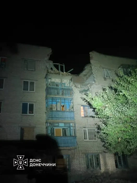 У Слов’янську чоловік загинув через удар російського БпЛА по багатоповерхівці
