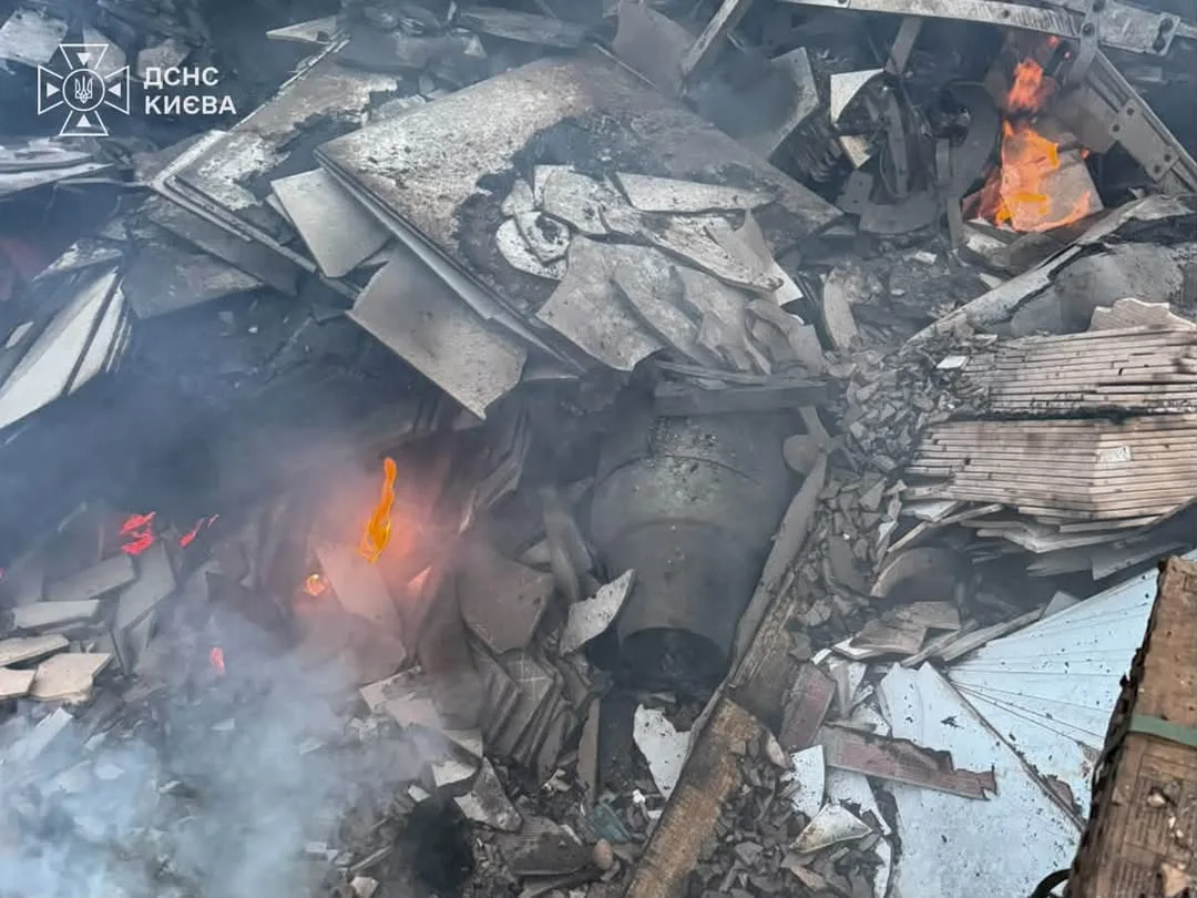 У Голосіївському районі Києва ліквідували пожежу після російської атаки