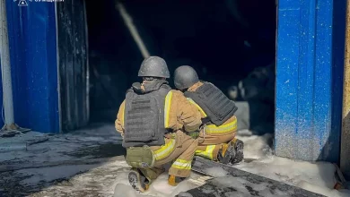 На Сумщині після удару по торговельному центру ДСНС ліквідувала масштабну пожежу