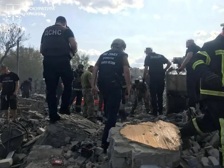 За удар по кафе у селі Гроза, де загинули 59 людей, судитимуть сімох підозрюваних