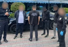 На Закарпатті викрили двох переправників, які за 15 тисяч доларів виводили чоловіків за кордон