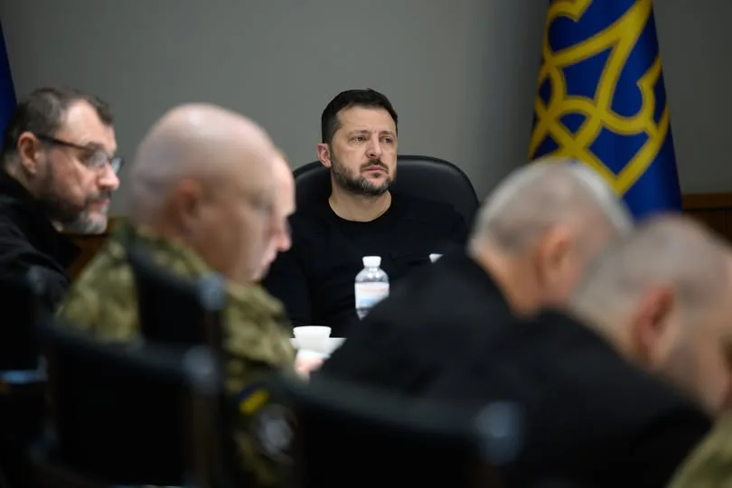 Зеленський провів Ставку: акцент на РЕБ, санкціях і далекобійних дронах