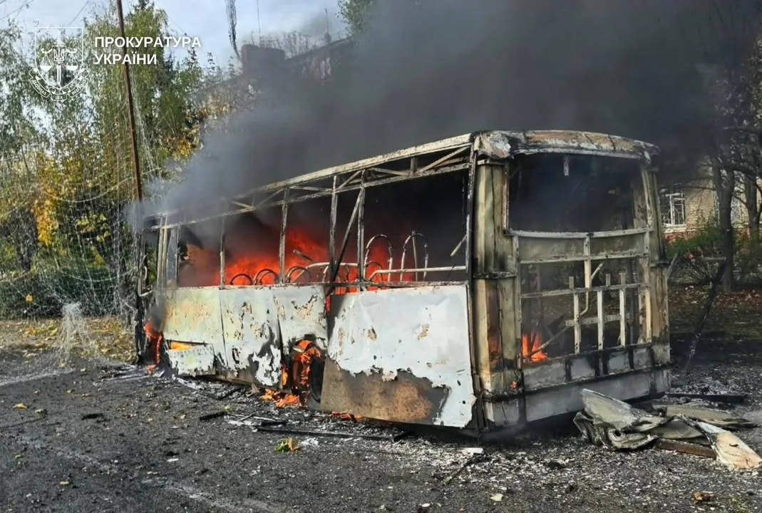Обстріл рейсового автобуса у Краматорську: 12 загиблих і 14 поранених