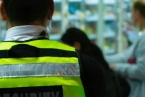 Перевірка сумок на виході з магазину: які повноваження має охорона
