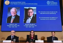 Нобелівську премію з економіки 2026 року отримали Роберт Холл і Майкл Вудфорд