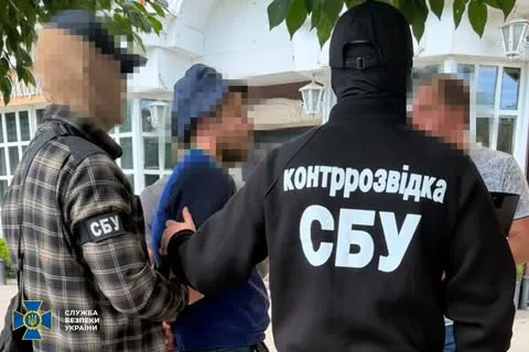 СБУ затримала чотирьох агентів рф, які реєстрували Starlink для окупантів