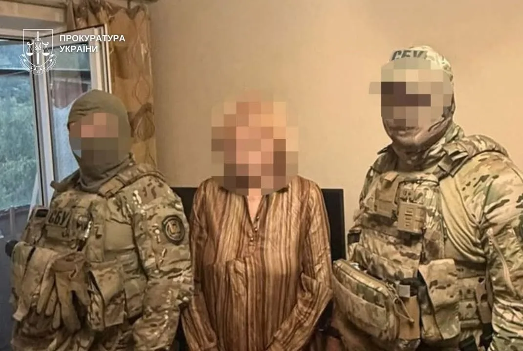 На Дніпропетровщині затримали жінку, яку підозрюють у наведенні ракетного удару по підприємству