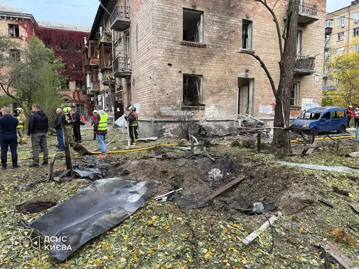 У Печерському районі Києва через обстріл РФ постраждали п’ятеро людей