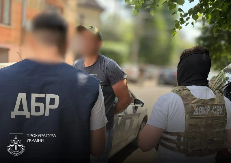 На Буковині судитимуть прикордонника за 10 тисяч доларів за незаконний перетин кордону