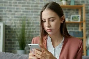 П’ять звичок, які ускладнюють пережити розставання, і як діяти обережніше