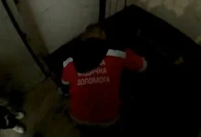 У Рівному рятувальники дістали чоловіка з ліфтової шахти