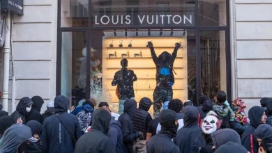 У Франції під час заворушень розграбували магазини Louis Vuitton, Dior і Rolex