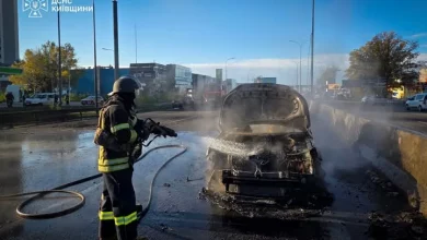 Через російську атаку на трасі Київ–Одеса загорілися дві автівки, є загиблі та поранені