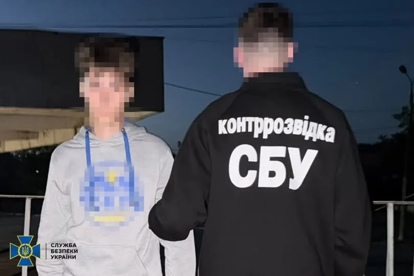 СБУ затримала 16-річного агента рф із саморобною бомбою для теракту у Хмельницькому