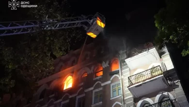 Вибух у житловому будинку в Одесі спричинив пожежу та поранення людей
