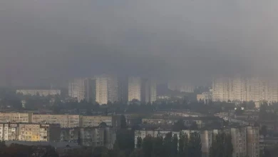 Через удари РФ Київ накрило густим смогом із диму та сажі