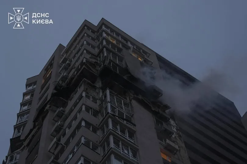 Ранкова атака рф по Києву: двоє загиблих і пожежі в кількох районах