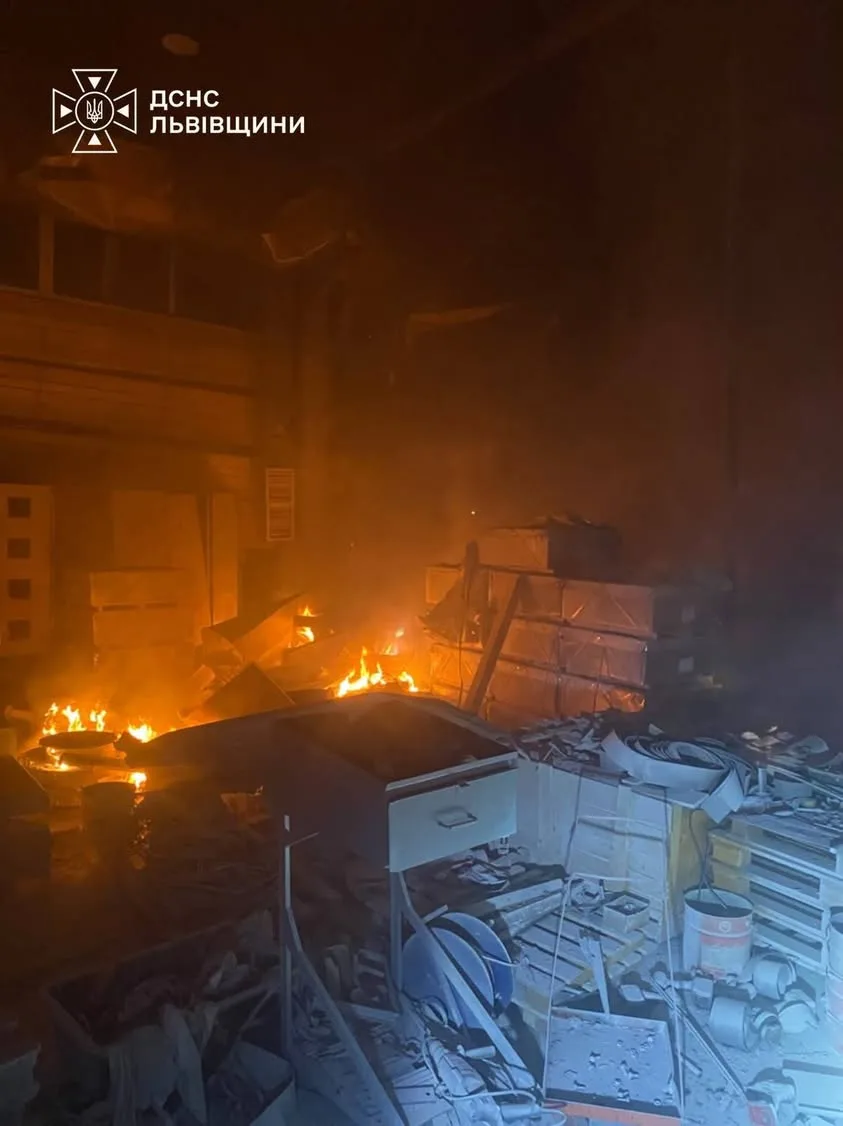 Російська атака на Львівщині: поранені двоє людей і пошкоджені будівлі