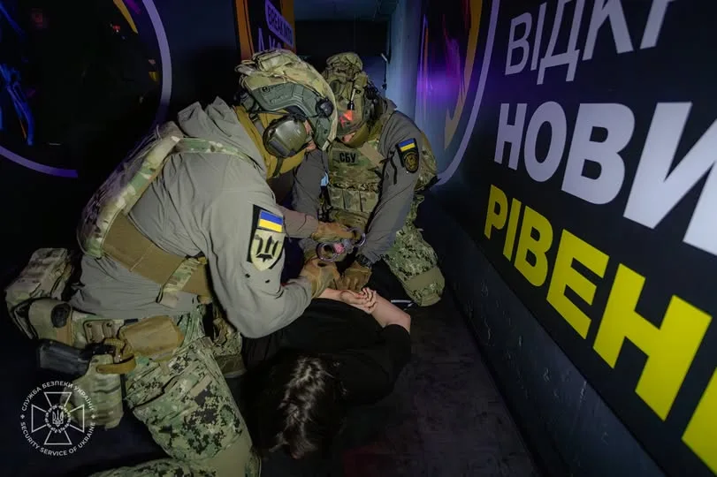 СБУ затримала 18-річного агента рф, який коригував удари по Одесі та Дніпру і готував теракт у Києві
